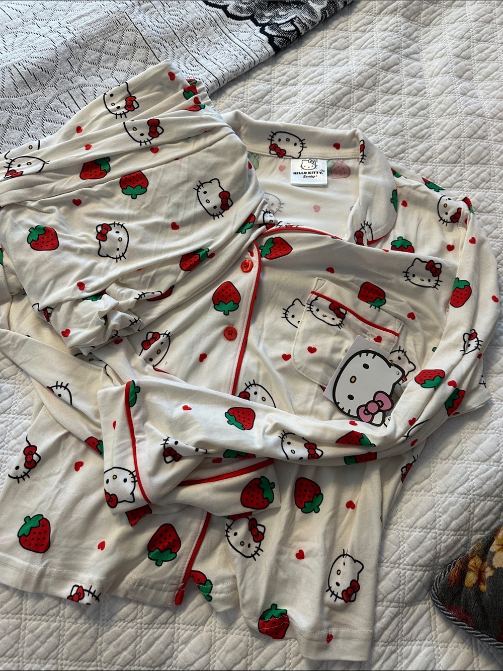 NWT Sanrio Hello Kitty Pajama Set Size Small - Picture 2 of 5